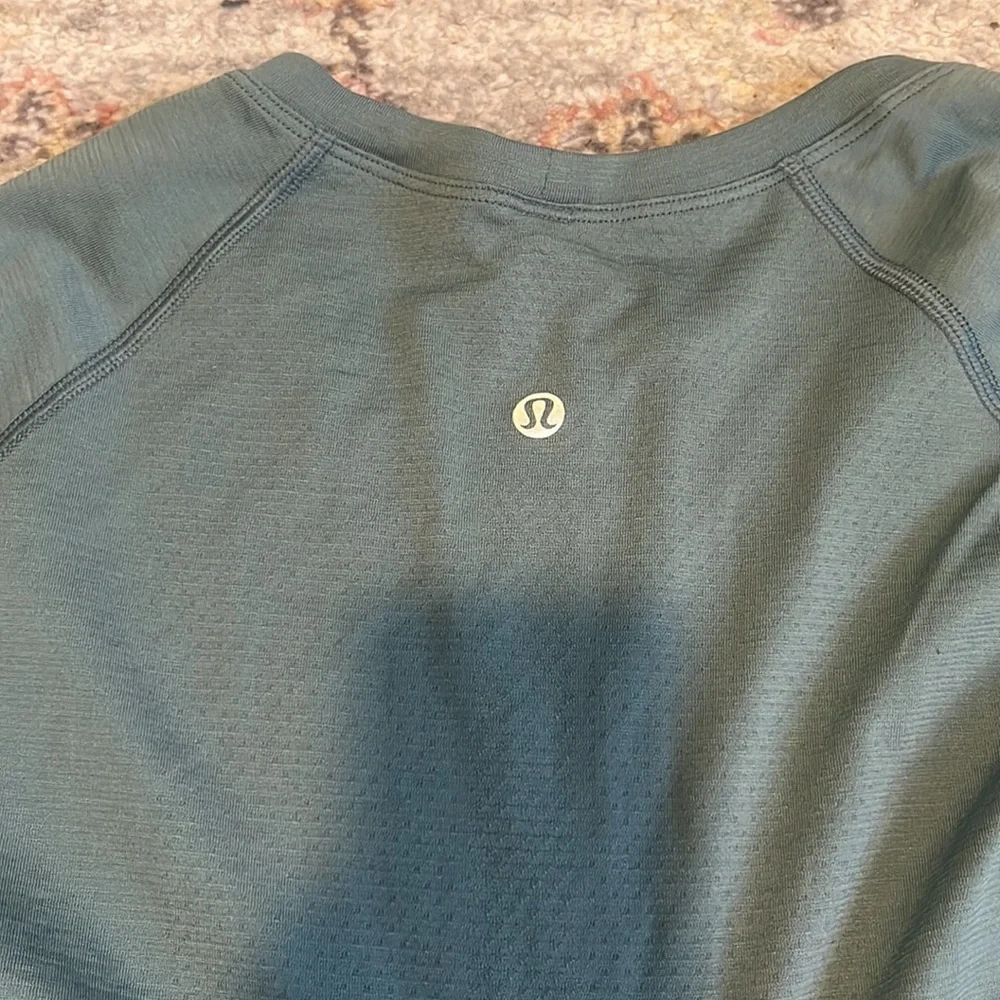 Lululemon tech long sleeve - Picture 4 of 5